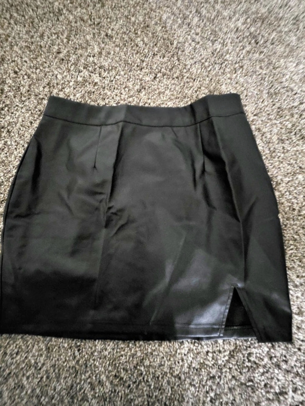 lulu Women's Black Mini Skirt Size Large Like New